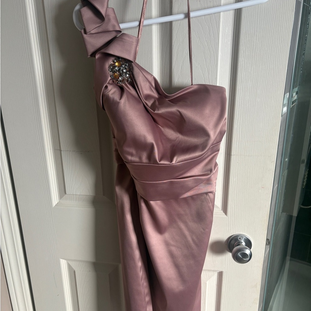 Cachet beige One-Shoulder formal Dress, knee length. Sz10 NWT.